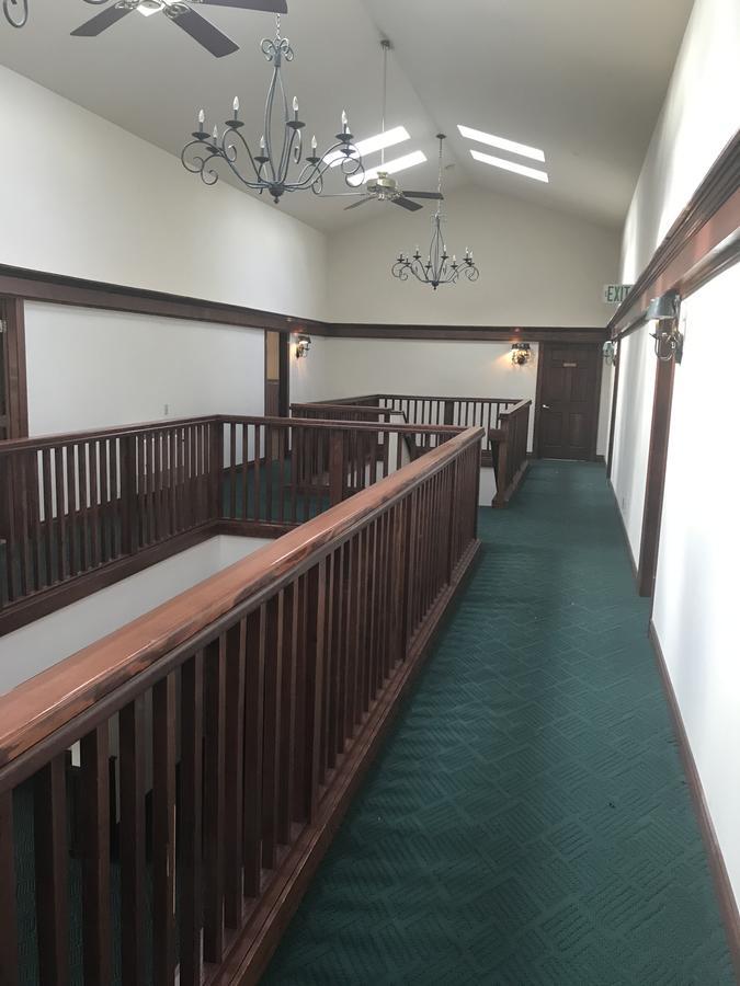 Nirvana Inn & Grill 埃伦斯堡 外观 照片