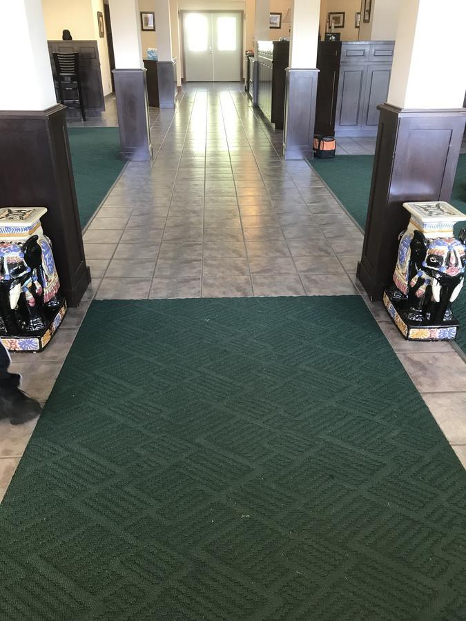 Nirvana Inn & Grill 埃伦斯堡 外观 照片