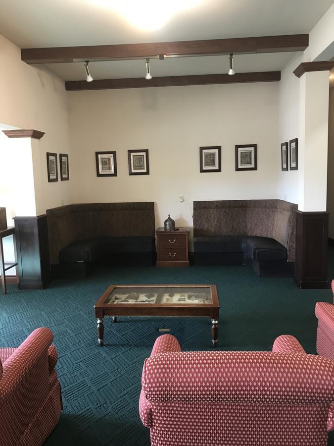Nirvana Inn & Grill 埃伦斯堡 外观 照片
