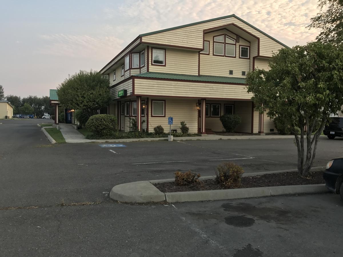 Nirvana Inn & Grill 埃伦斯堡 外观 照片